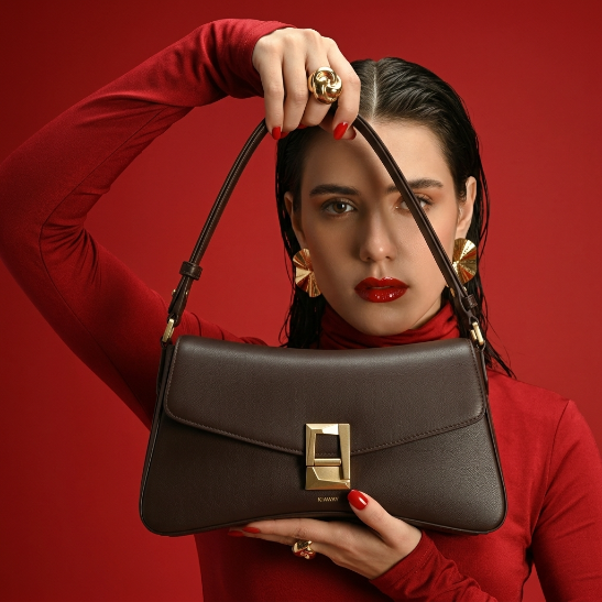 Reine Baguette Shoulder Bag